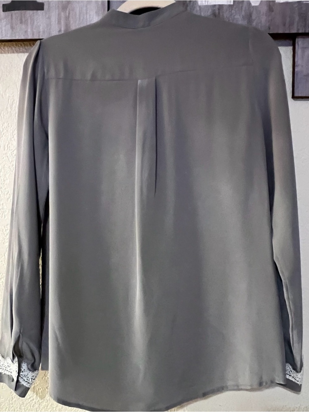Lilysilk Gray Women's Silk Collared Button-Front Lace Trim Blouse, NWT, XS - Picture 5 of 9